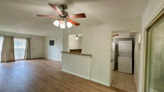 Building Photo - 3809 N Braeswood Blvd