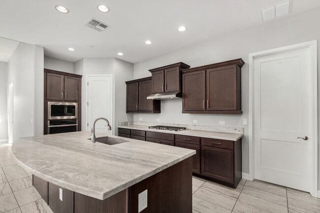 Building Photo - STUNNING HOME IN PEORIA
