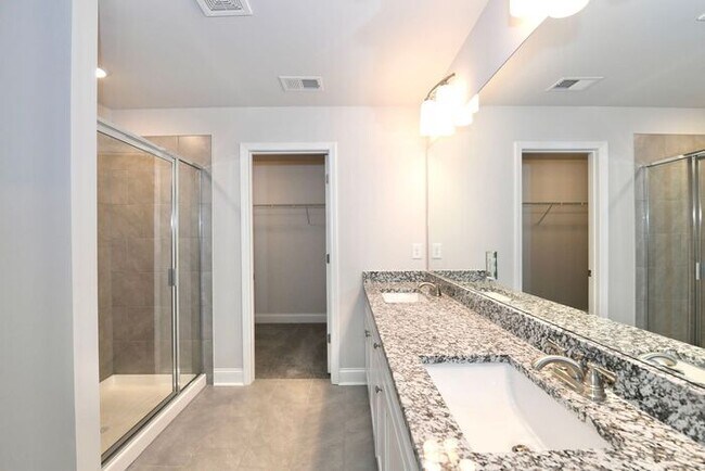 Building Photo - 229 Hellen Vly Dr