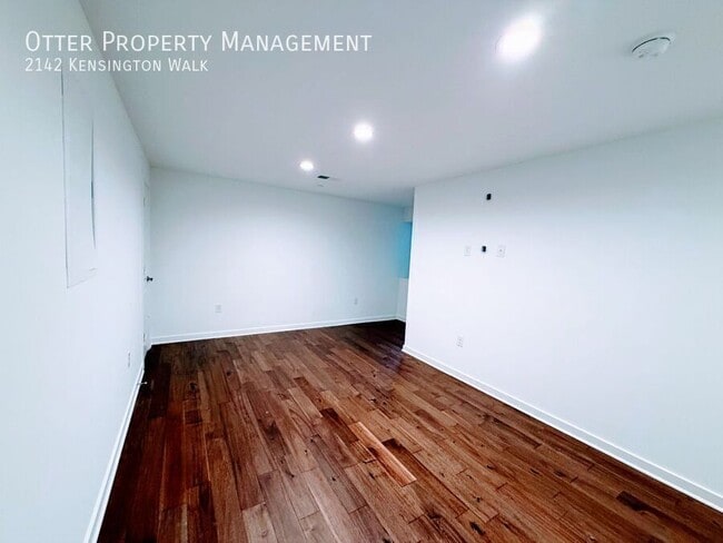 Building Photo - 2142 Kensington Walk