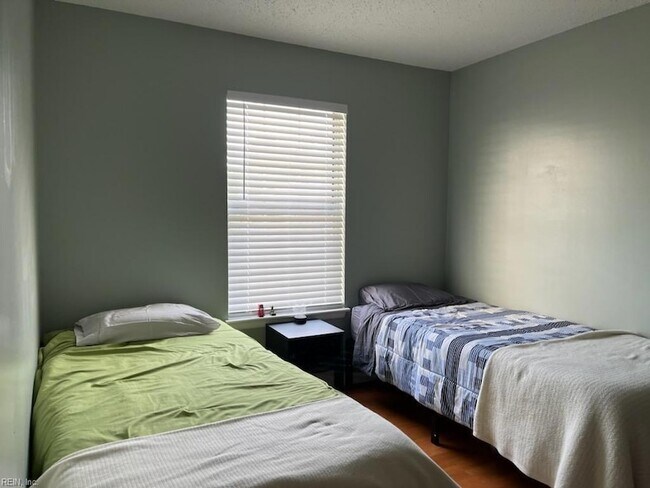 Building Photo - 4126 Thalia Station Cir