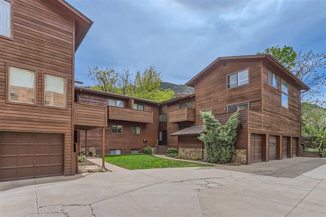 Building Photo - Cozy 2 BDR Home in Boulder with Hot Tub