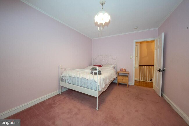 Building Photo - 232 Stoneway Ln