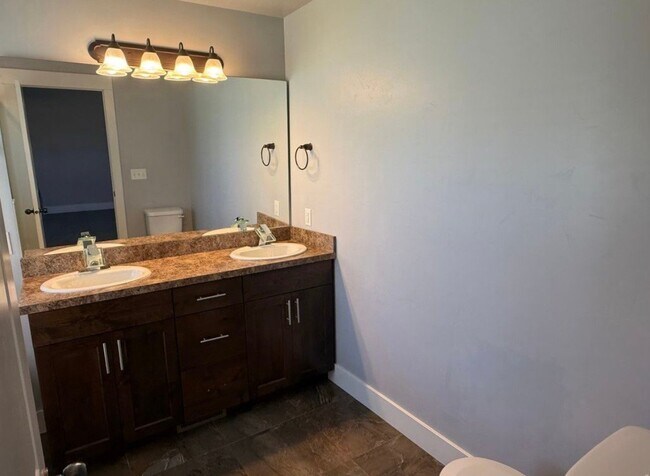 Building Photo - 7081 Hollow View Ct
