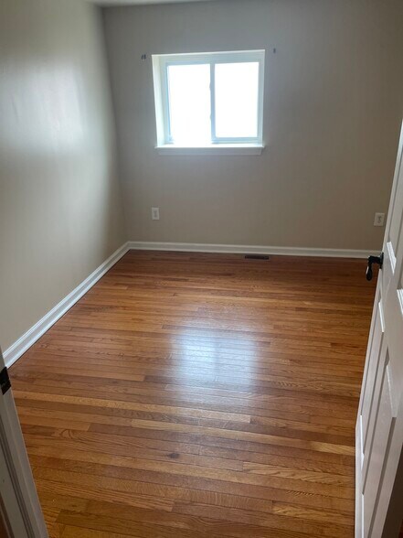 2nd Bedroom - 604 Gerritt St