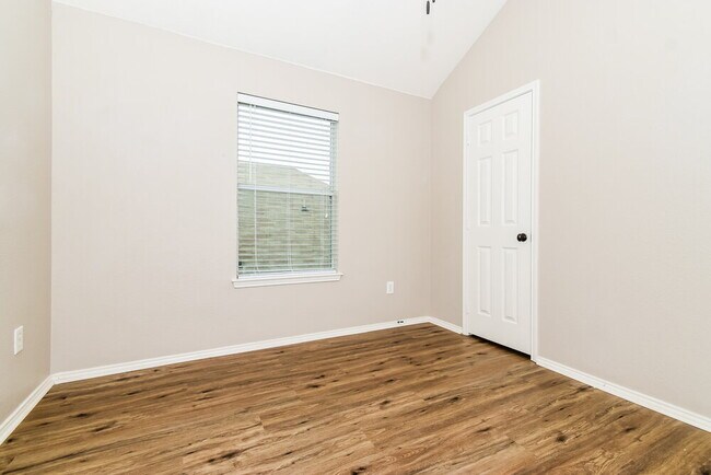 Building Photo - 908 Matthew Ln