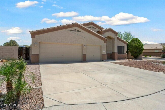 Building Photo - Spacious Corner Lot Home with 3-Car Garage in Surprise