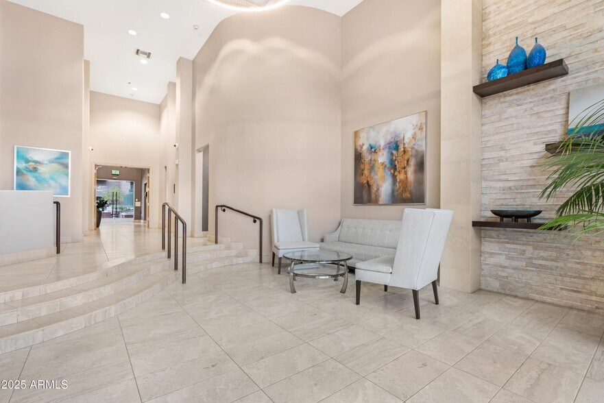 Lobby - 16 W Encanto Blvd