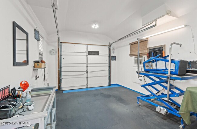 Building Photo - 517 Laurel Ave