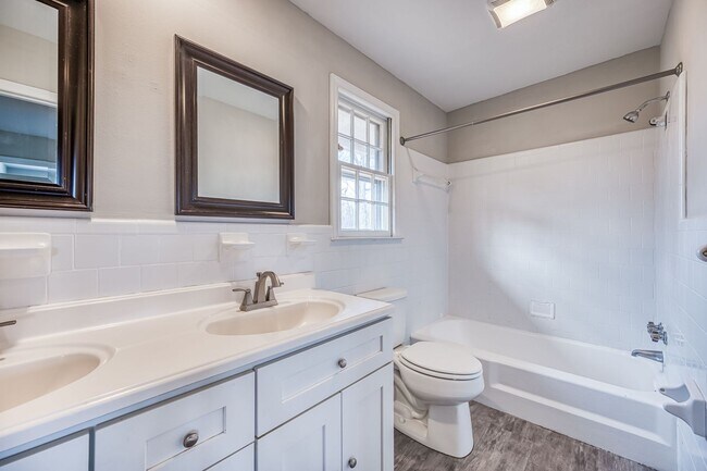 Building Photo - Beautiful Hopewell Move In Ready Home!