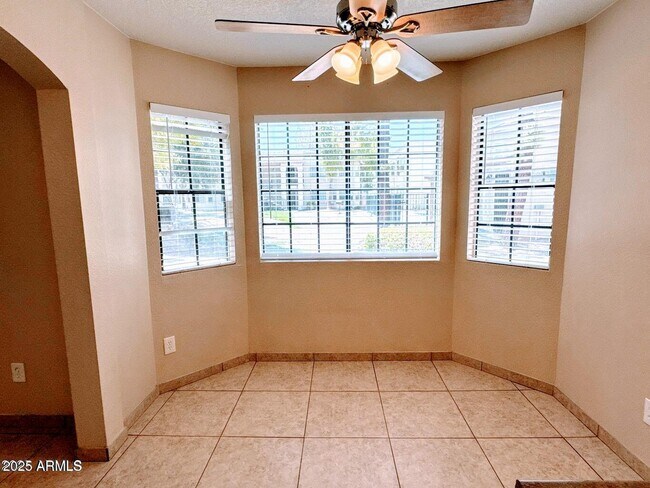 Building Photo - 925 S Longmore