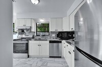 Building Photo - 498 NE 42nd St