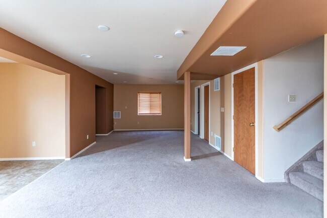 Building Photo - 1130 Pond Side Dr