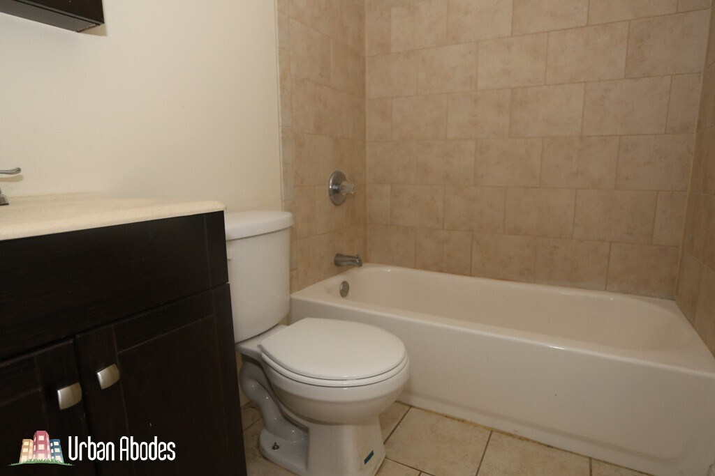 Building Photo - 456 W Barry Ave