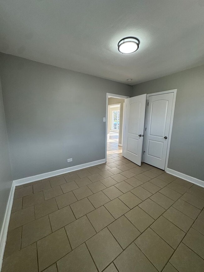 Building Photo - 2 Bedroom Ranch Home now available in Lans...