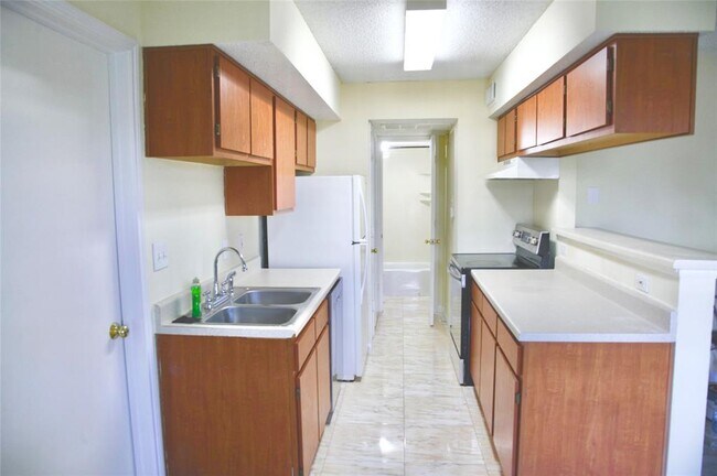 Building Photo - 2750 Holly Hall St