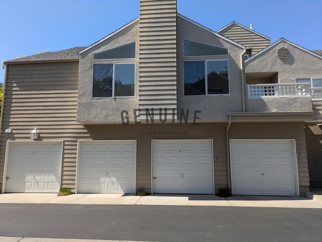 Building Photo - Charming 1Bd Upstairs Condo w/ Den & Garage