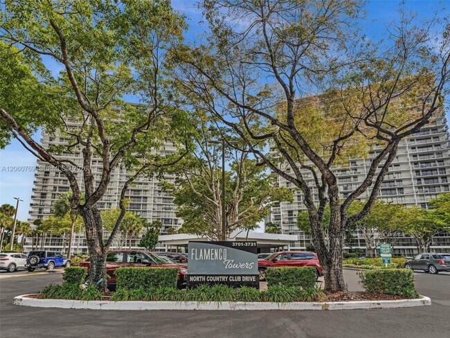 Building Photo - 3731 N Country Club Dr