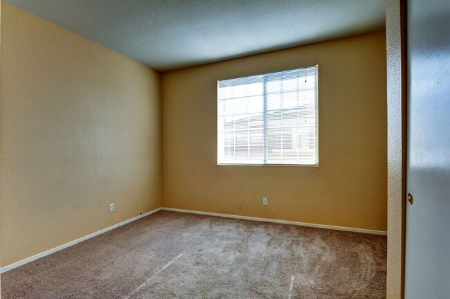 Building Photo - FANTASTIC HIGHLY UPGRADED UNIT FACING THE PARK AND POOL.