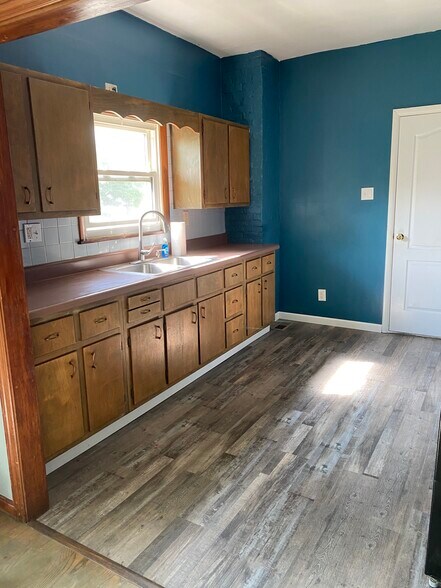 Kitchen - 97 Cromley St