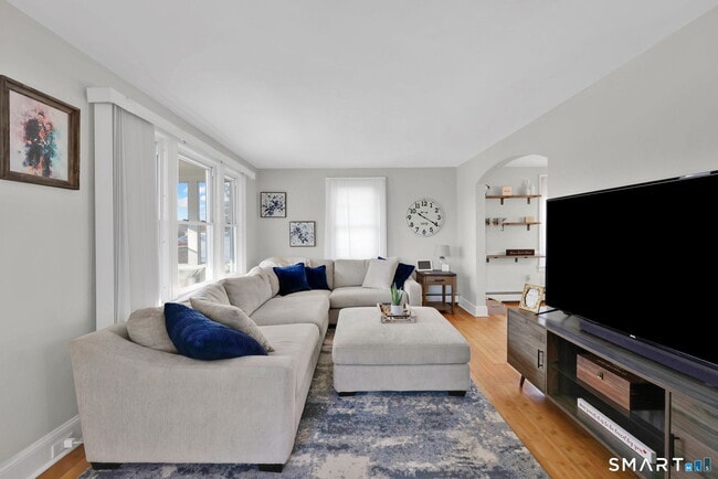 Building Photo - 829 Wells Rd