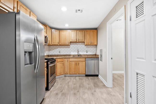 Building Photo - 413-415 9th St