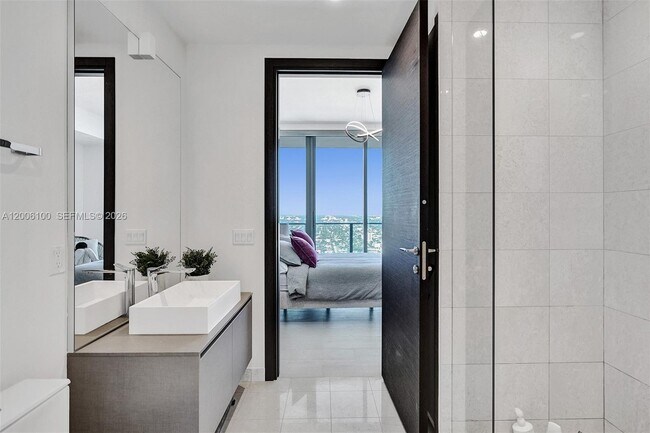 Building Photo - 1000 Brickell Plaza