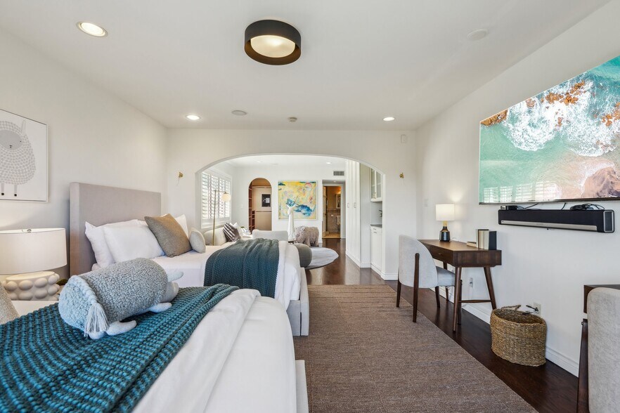 Building Photo - 2411 Mount Olympus Dr