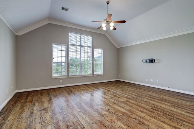 Living Room - 3542 Cline St