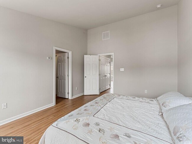 Building Photo - 1126 Munyon Dr