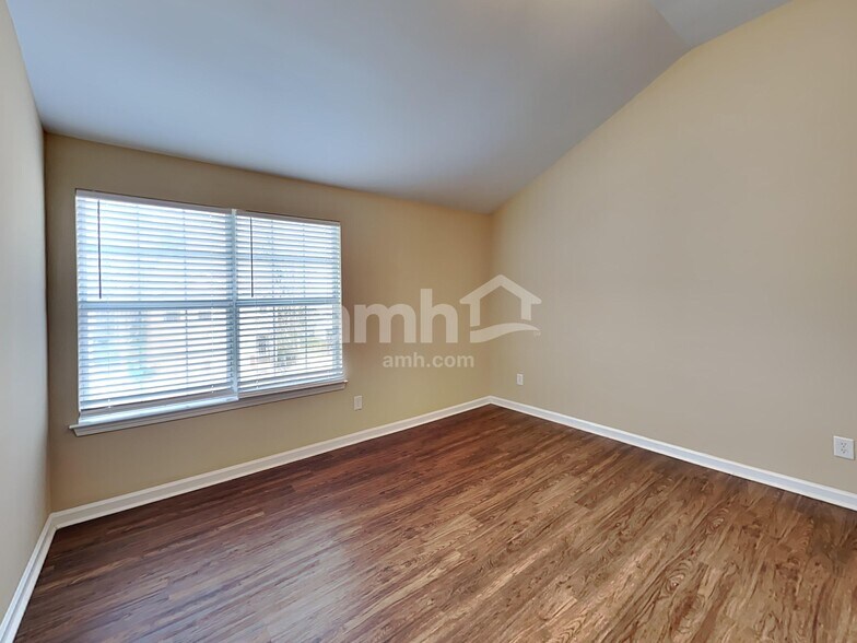 Building Photo - 118 Hidden Creek Dr