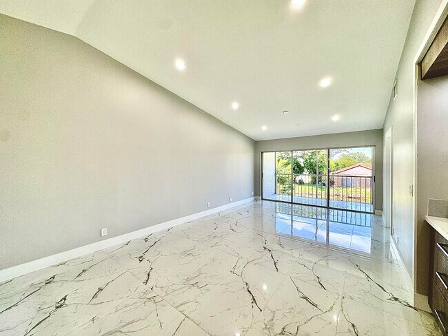 Building Photo - 340 NW 67th St