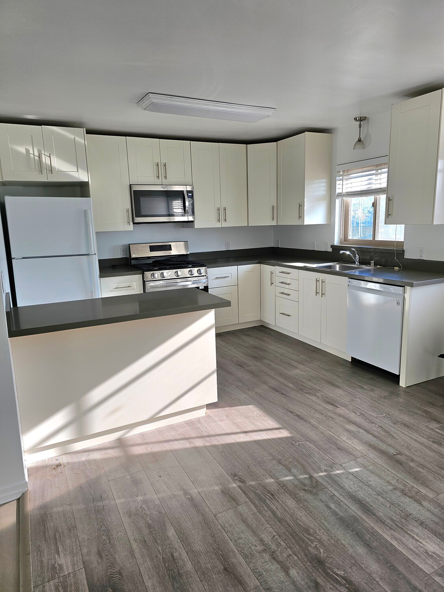 Building Photo - 777 Neptune Ave