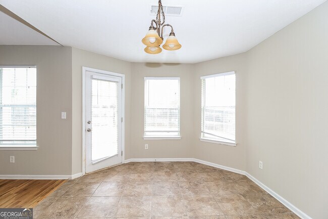 Building Photo - 3352 Hershey Dr