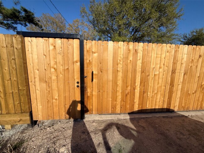 Building Photo - 9027 Puritan Way