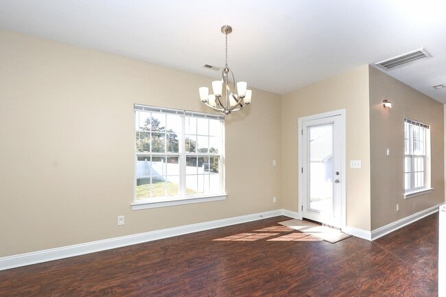 Building Photo - Welcome to this stunning 5 bedroom, 2.5 bath home nestled in the desirable location of Cornelius,...