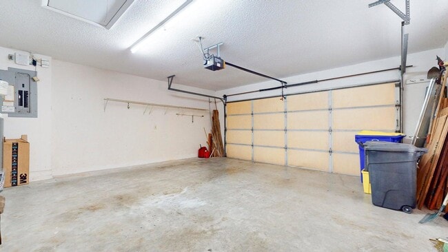 Building Photo - 1625 SW Waterfall Blvd