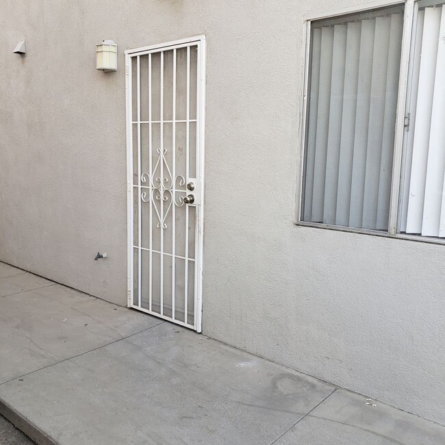 Primary Photo - 1096p-092.1-RB-4124 Parker Ave.