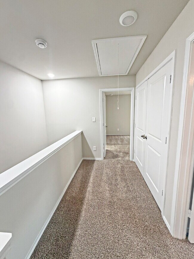 Building Photo - 135 Damon Dv