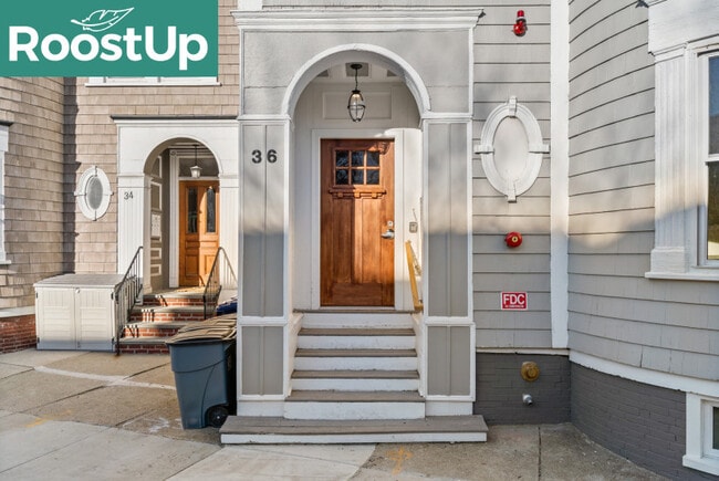 Building Photo - Furnished Bedroom with Private Bath in South Boston