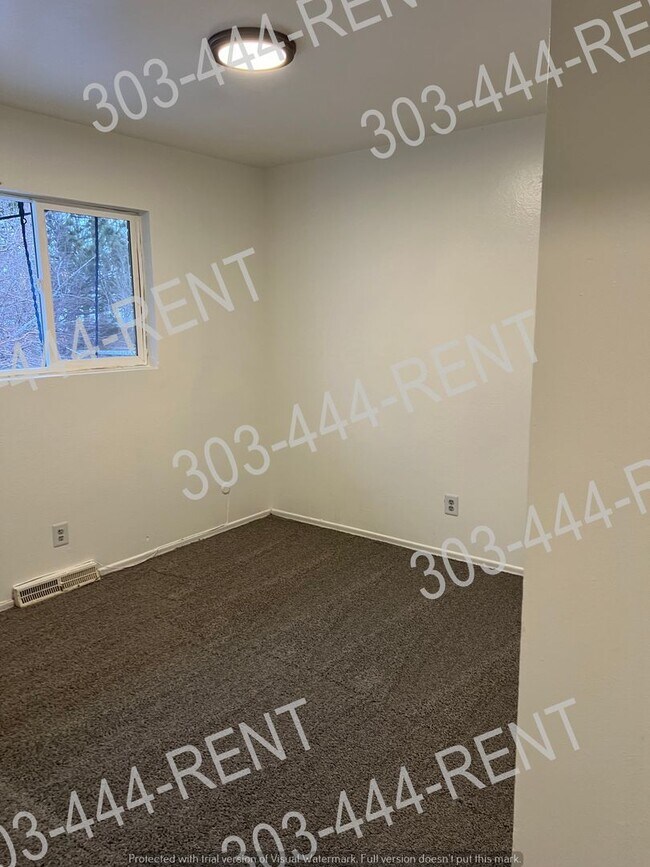 Building Photo - 3 Bedrooms, 2 Bathrooms, with 2 Bonus Rooms in the Basement!