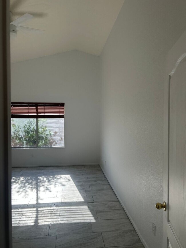 Building Photo - 7277 W Maple Ridge Dr