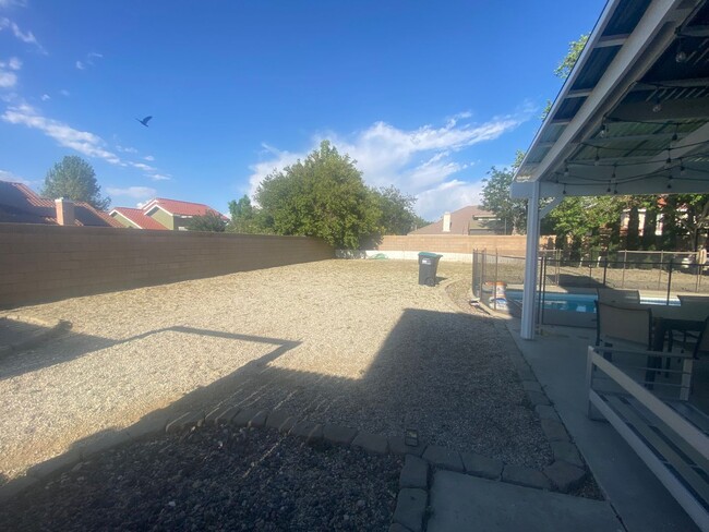 Building Photo - Quartz Hill Pool Home