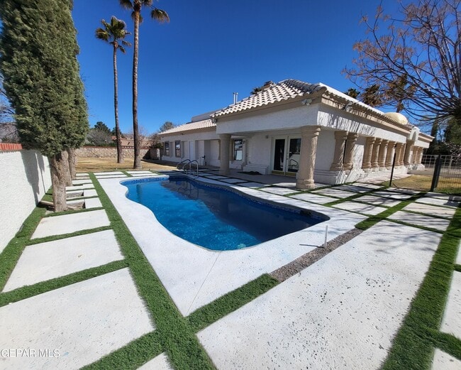 Building Photo - 601 Willow Glen Dr