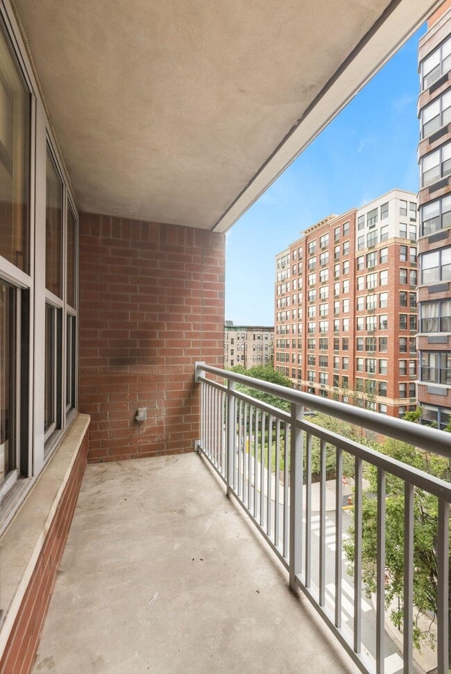 Building Photo - 1125 Maxwell Ln
