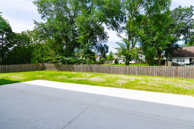 Building Photo - 735 Hoffman Rd