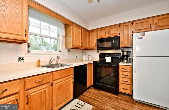 Building Photo - 800 Beacon Ct