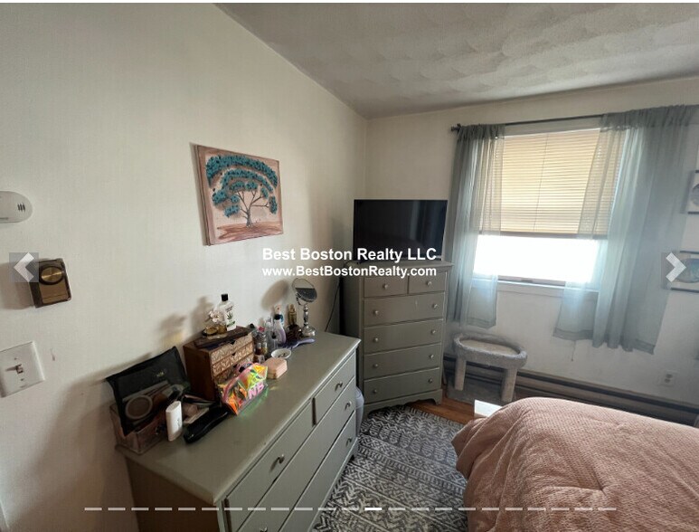 Building Photo - 217 Holland St