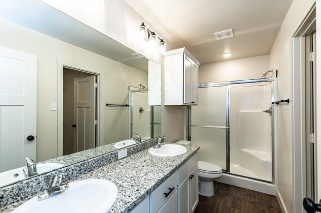 Building Photo - Like-New Modern Townhomes in Cooper ISD!