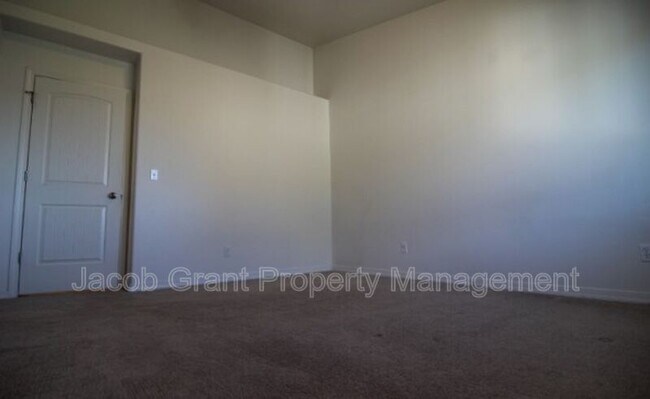 Building Photo - 1580 N Stevens Dr